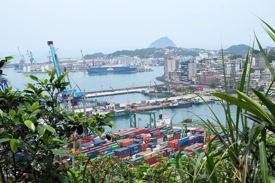 Blick vom Ershawan Fort auf den Hafen in Keelung