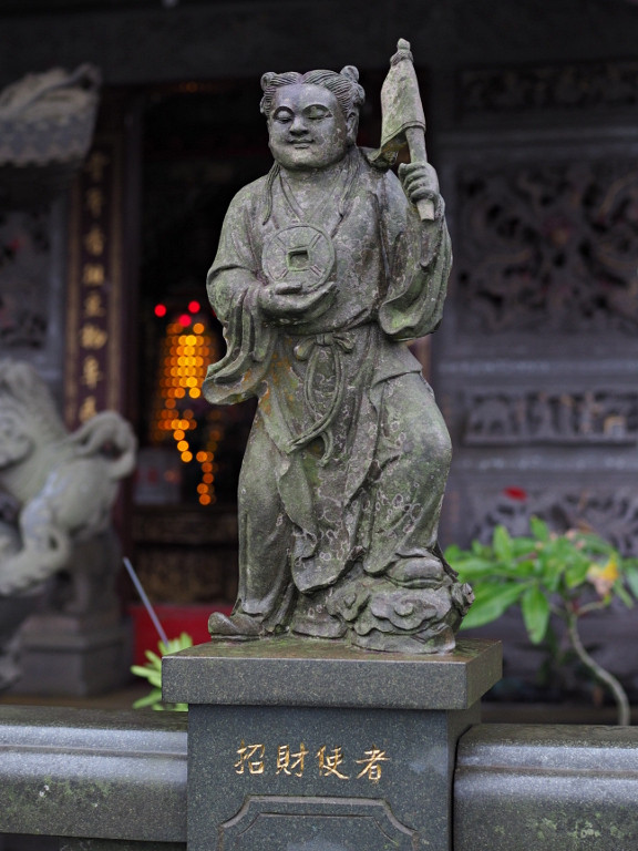 Statue im Ping An Tempel