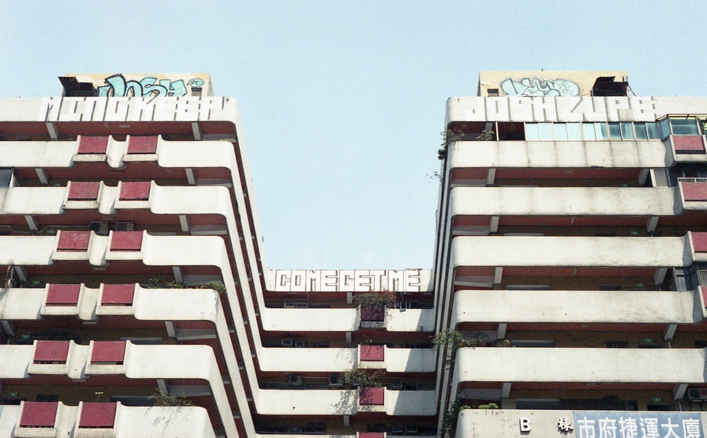 Residential building opposite of Taipei City Hall MRT station
Fujicolor Reala 500D