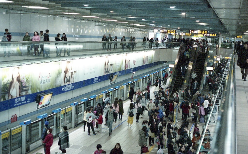 MRT station in Taipei
Fujicolor Reala 500D