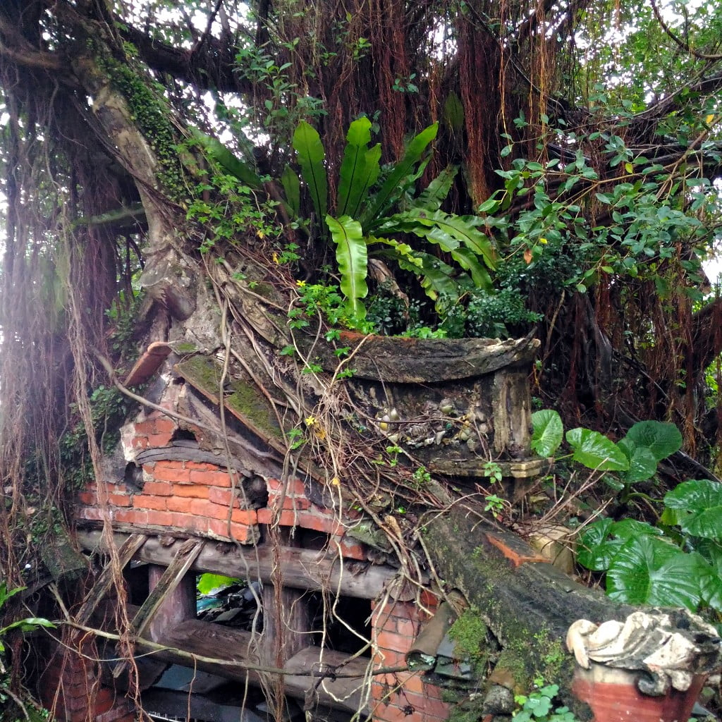 shrine on the way to Shiquiling Fort