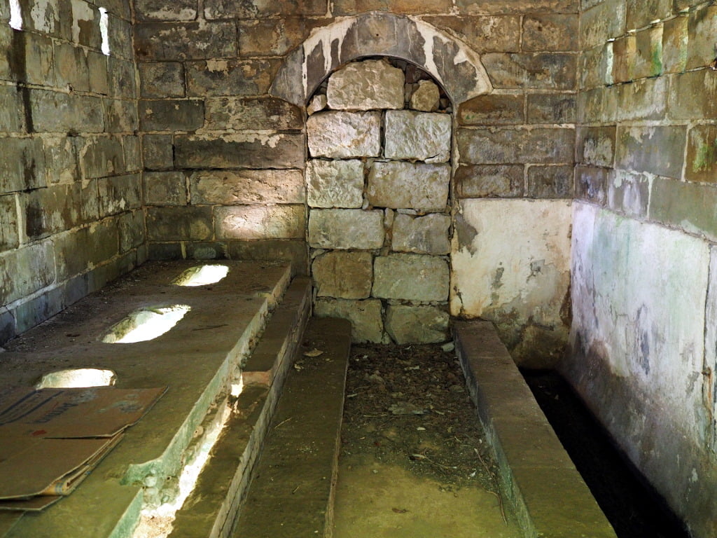 Gongziliao Fort Keelung inside old toilet building