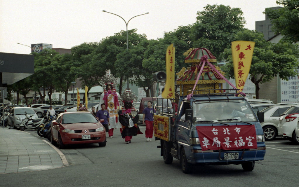 Small temple parade in Taipei