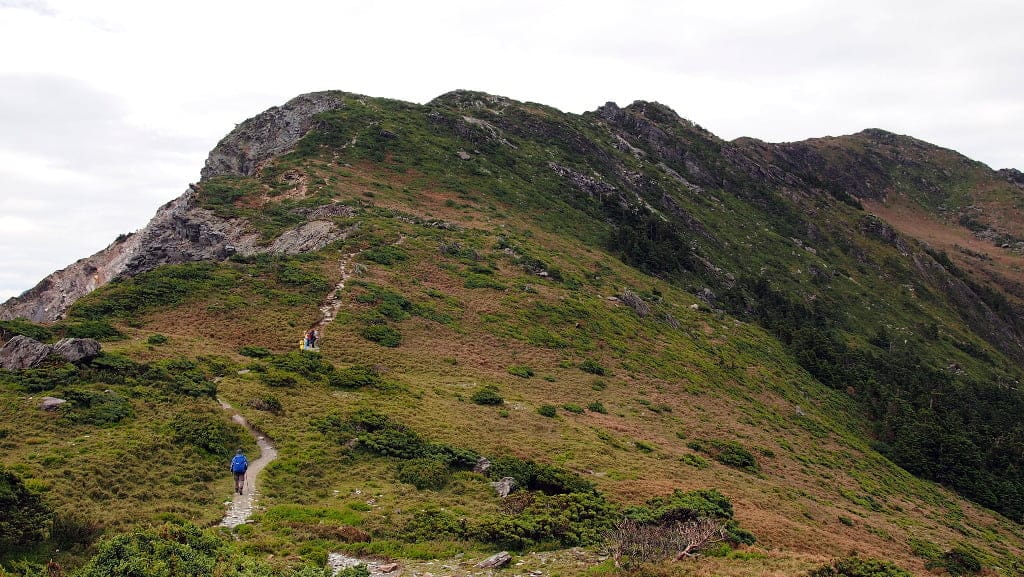 Jiaming Lake Hike Day 1 Xiangyang Shan Trail 1